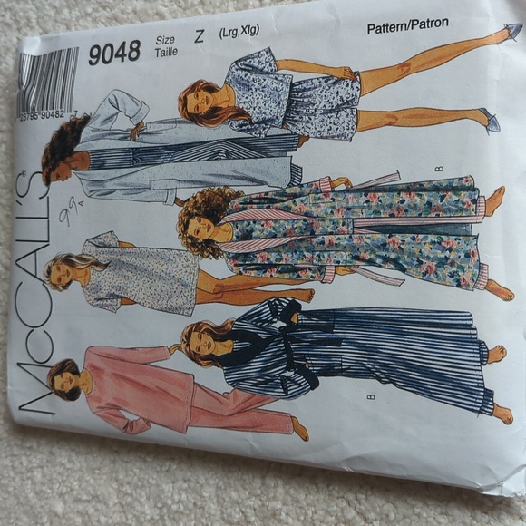 4 sewing patterns - Picture 2 of 9